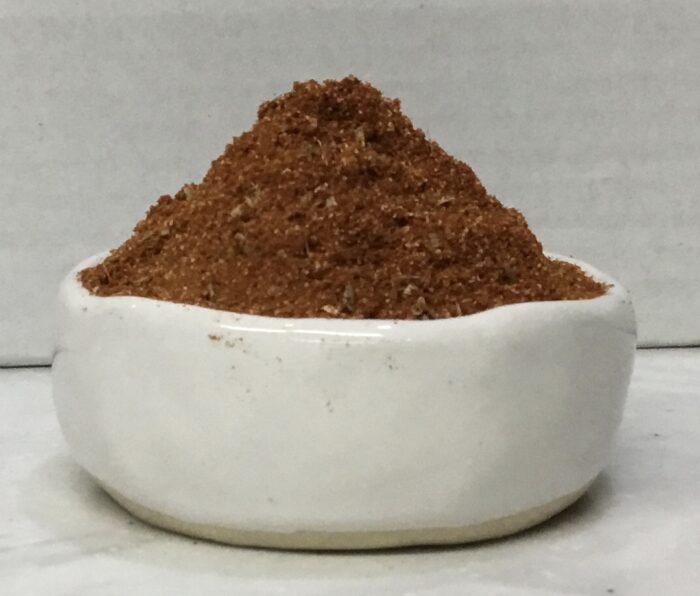 Hot chili powder adds a spicy kick to various dishes, including chili con carne, tacos, marinades, and barbecue rubs. A must-have for heat-seekers!