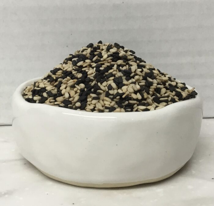 Sesame Duo seasoning combines black and brown sesame seeds, resulting in a combination that enhances the visual appeal and taste of your culinary dishes.