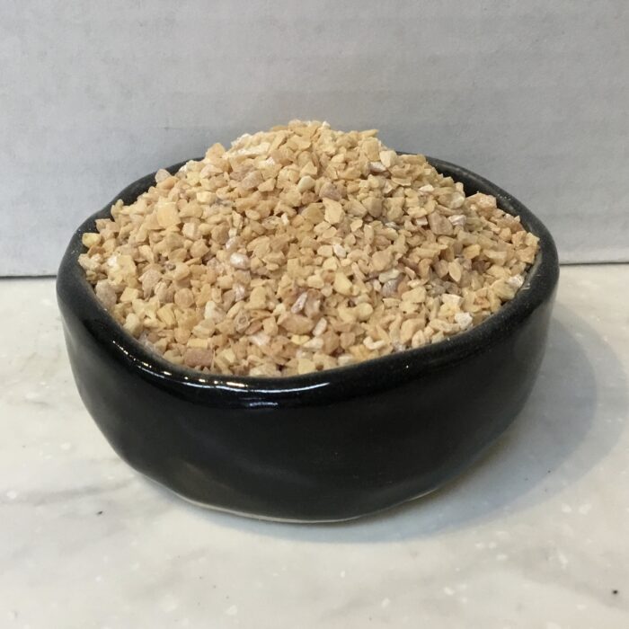 Garlic minced has a strong flavor and aroma and a longer shelf life than fresh garlic. It can be used as a substitute for fresh garlic in various recipes.