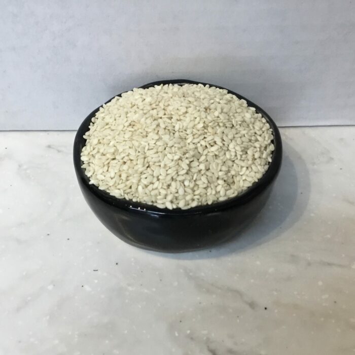 White sesame seeds are the hulled seeds of the Sesamum indicum plant. They have a mild, nutty flavor and delicate texture, good for garnishing.