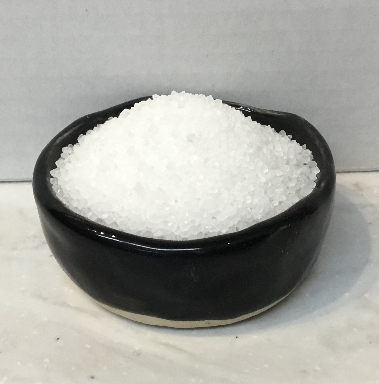 White sanding sugar White Sanding Sugar adds sparkle and crunchy sweetness to cookies, cupcakes, candies, pastries, cocktails, and elegant desserts year-round.