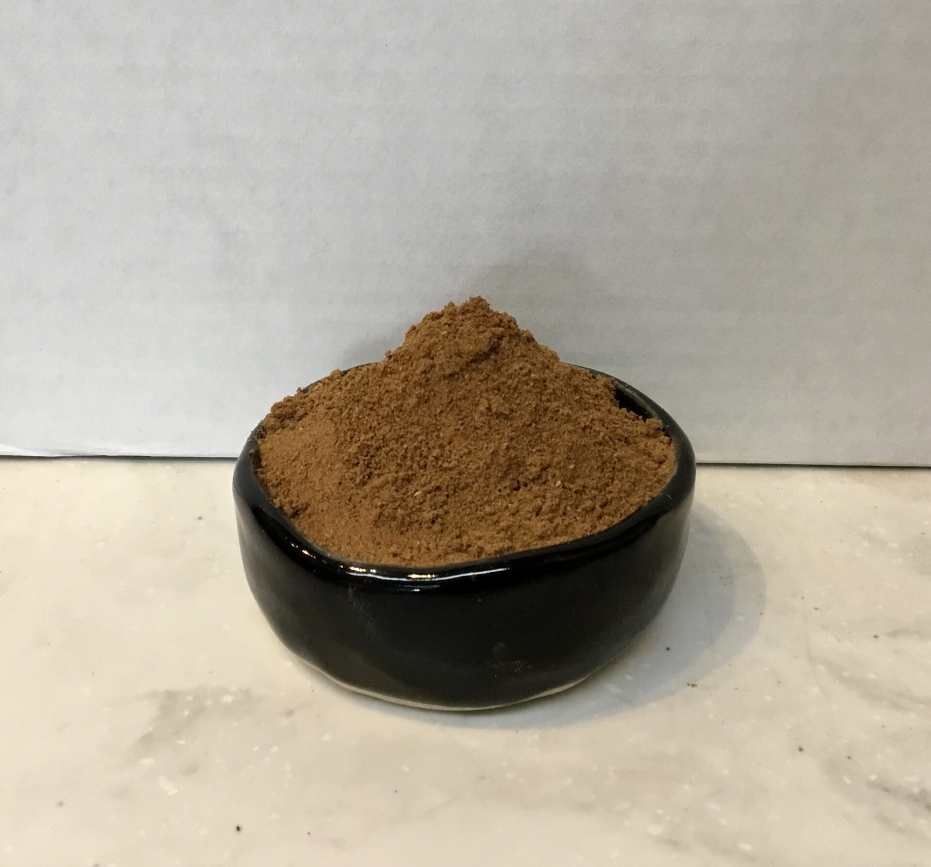 British mixed spice British Mixed Spice adds warm, aromatic flavour to Christmas fruitcake, mincemeat, hot cross buns, apple desserts, chutneys and baking.