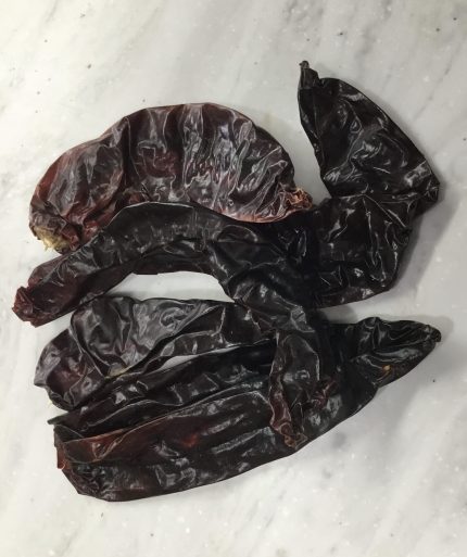 Dried Kashmiri Chilies add mild heat and rich red color to curries, chutneys, tandoori dishes, sauces, and pickles—mild, flavorful, and antioxidant-rich.